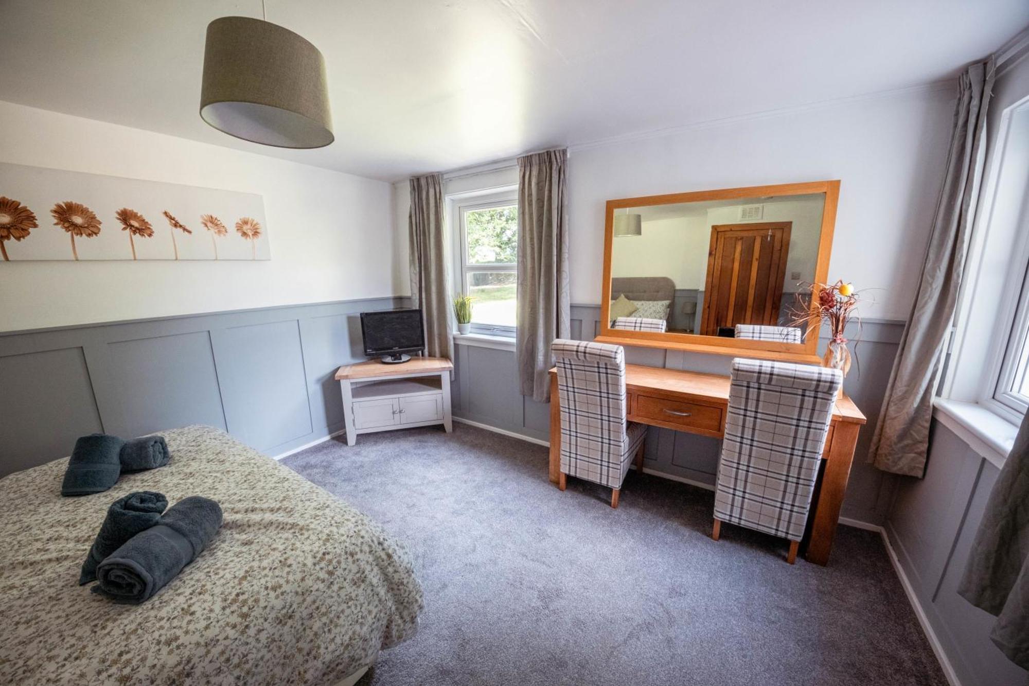 Large Country House With Garden, Outdoor Spa Area & Games Room With Hot Tub And Fire Pit Wigtown Eksteriør billede
