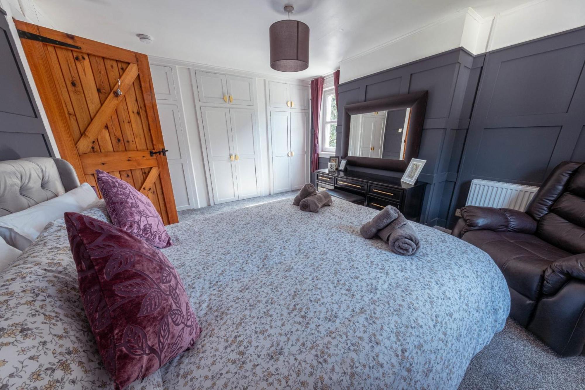 Large Country House With Garden, Outdoor Spa Area & Games Room With Hot Tub And Fire Pit Wigtown Eksteriør billede